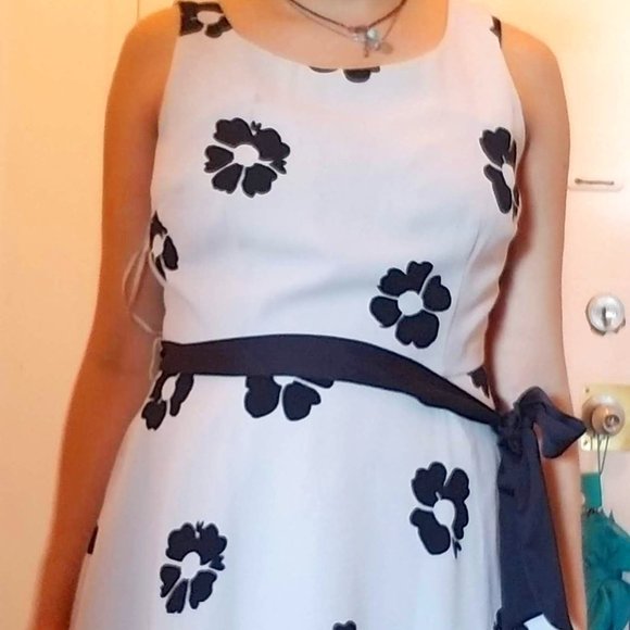 LC Lauren Conrad Spring Daisy Dress. Size 10 - Picture 2 of 4